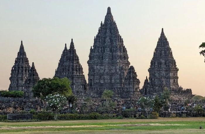 Misteri dan legenda unik yang berkaitan dengan tugu jogja