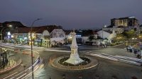 ddde62f0aac2942de8e8fbdbd213f60b Tugu jogja sebagai landmark dan ikon kebanggaan kota yogyakarta